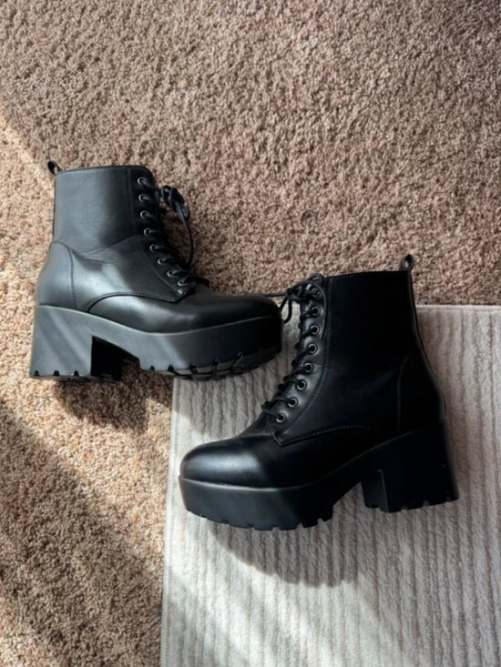 Shoes - Black boots